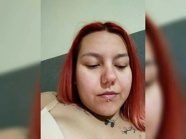 Freechat Carlottinahot on BongaCams