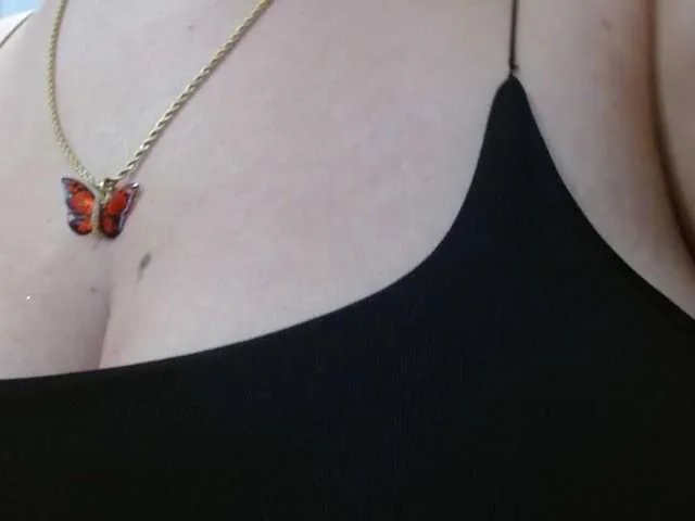 Freechat carolineF1 on BongaCams
