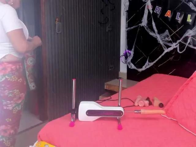 Join Cloeerabbyt, she wants to masturbate for you cloeerabbyt from BongaCams