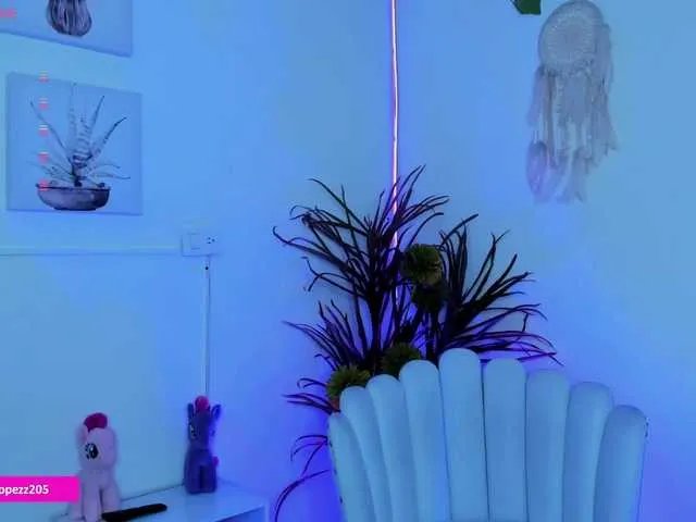 Freechat Emylopez on BongaCams