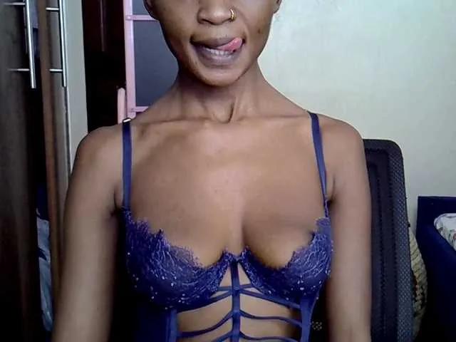 Freechat hippyshanice on BongaCams