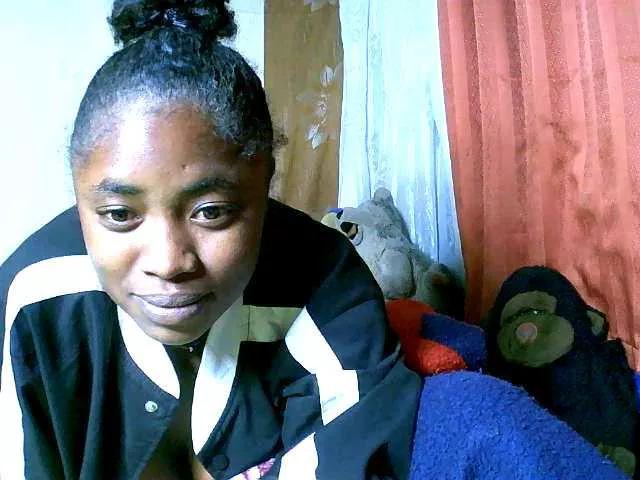 Honoratte on BongaCams 