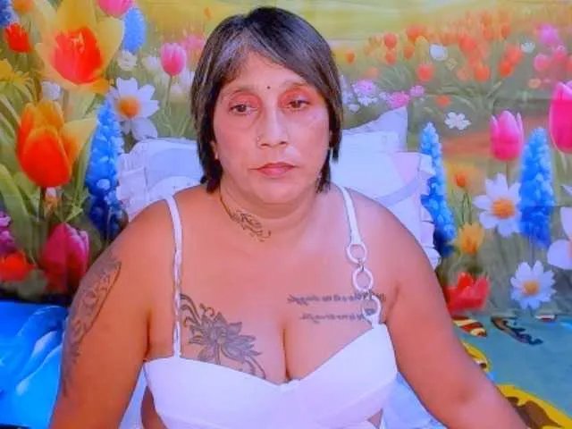 indianroxy on BongaCams 