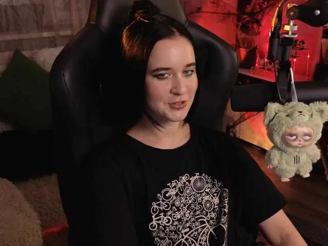 KiraLiLime from BongaCams