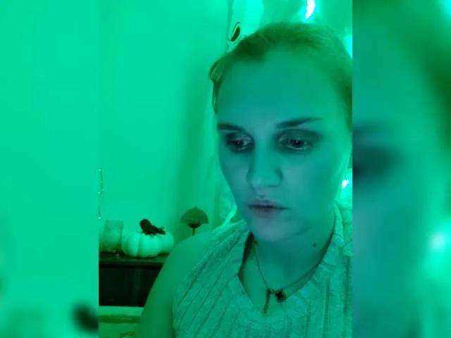 Cute LisaLovHoney wants you to fuck her body now LisaLovHoney from BongaCams