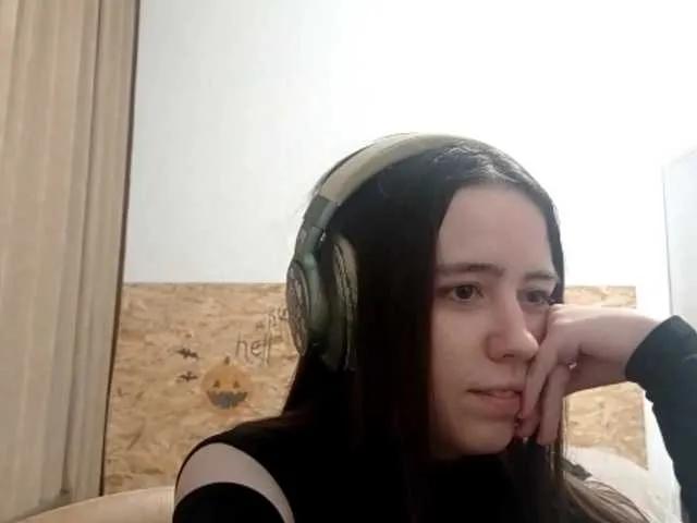 Admire LorrieRingham, she wants to masturbate for you LorrieRingham from BongaCams