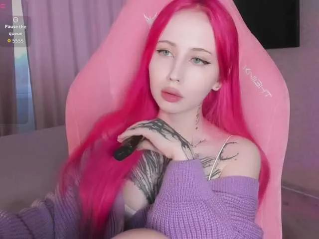 Admire Luvsoak, she wants to masturbate for you luvsoak from BongaCams