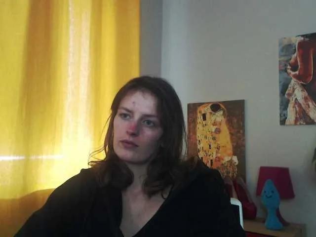 Freechat NadineGold on BongaCams