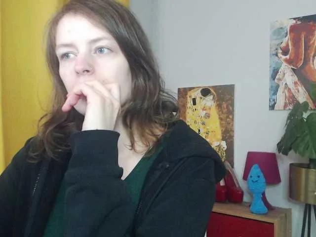 Freechat NadineGold on BongaCams