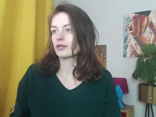 Freechat NadineGold on BongaCams