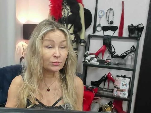 soft-crystal on BongaCams