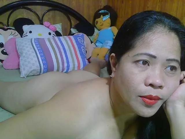 Sweetlips69 from BongaCams