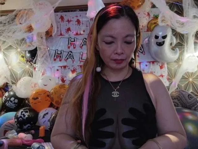 Freechat YummyMeily on BongaCams