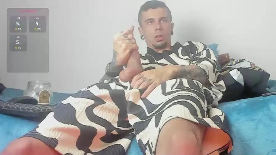 aaronbigdickxxx on Cam4 