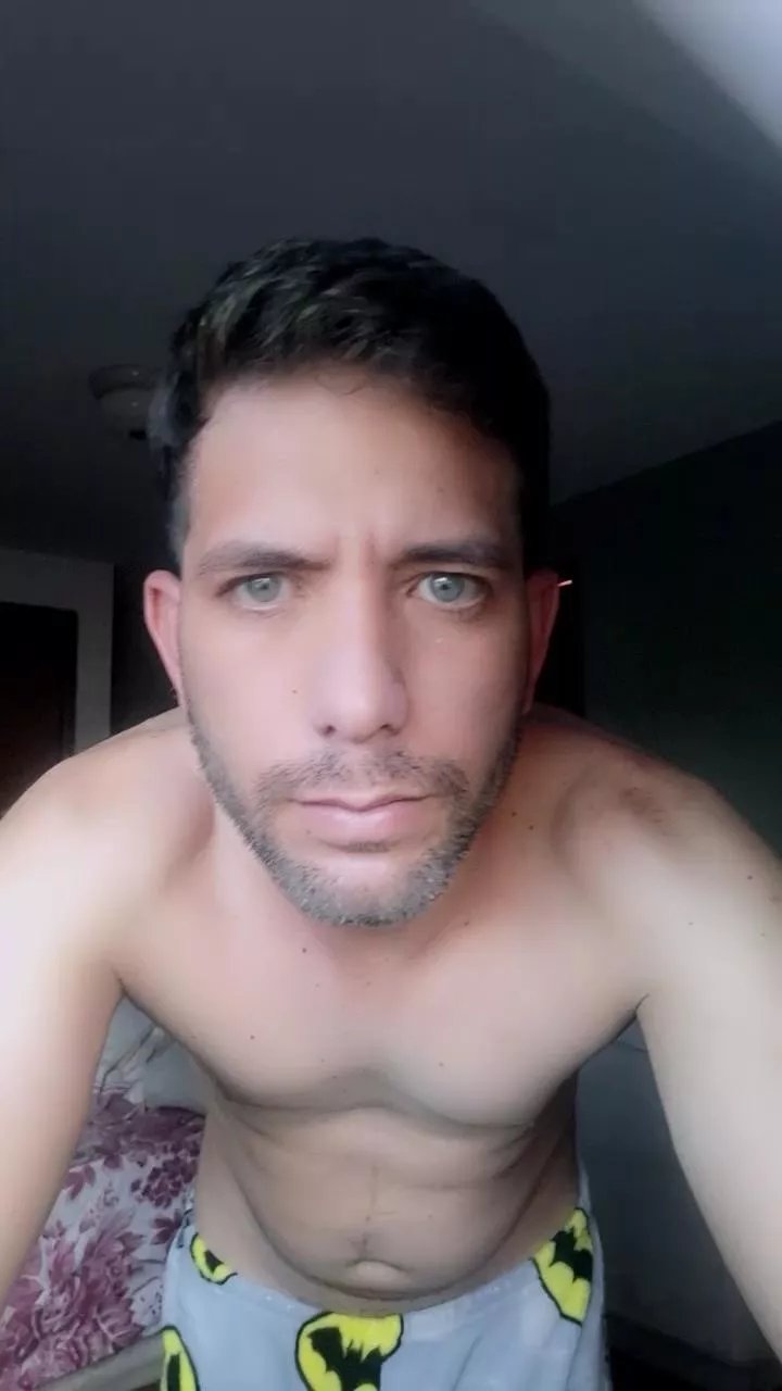 Offline Ajgo19 on Cam4