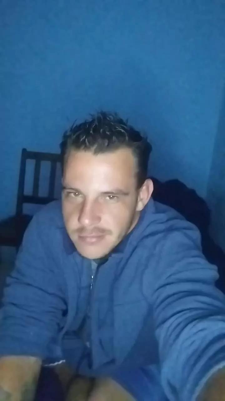 Alanzinho88 on Cam4 