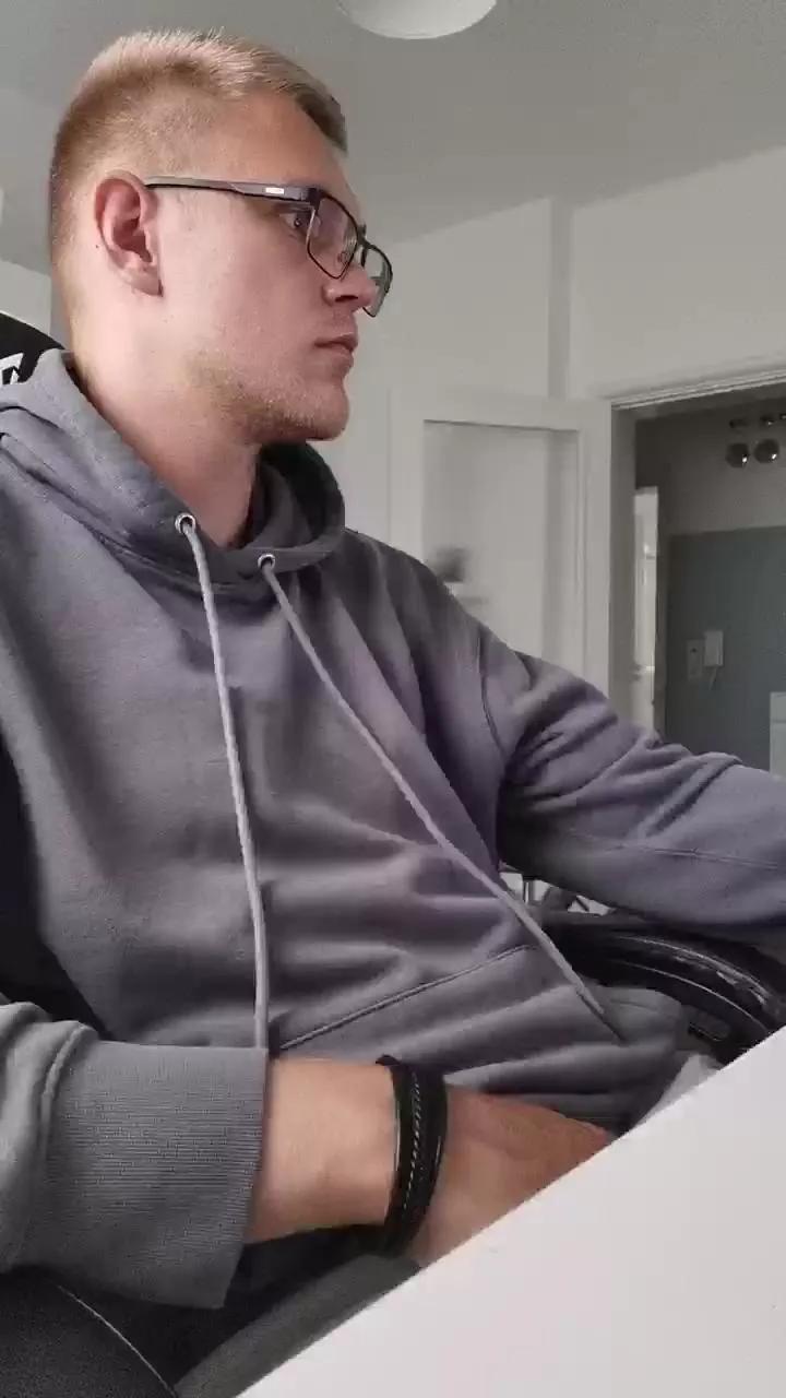 Aleex325 on Cam4 