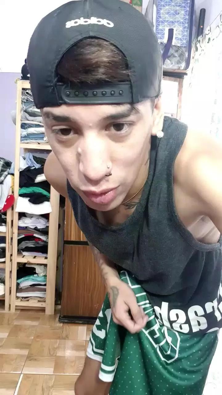 Alegoku1 on Cam4 