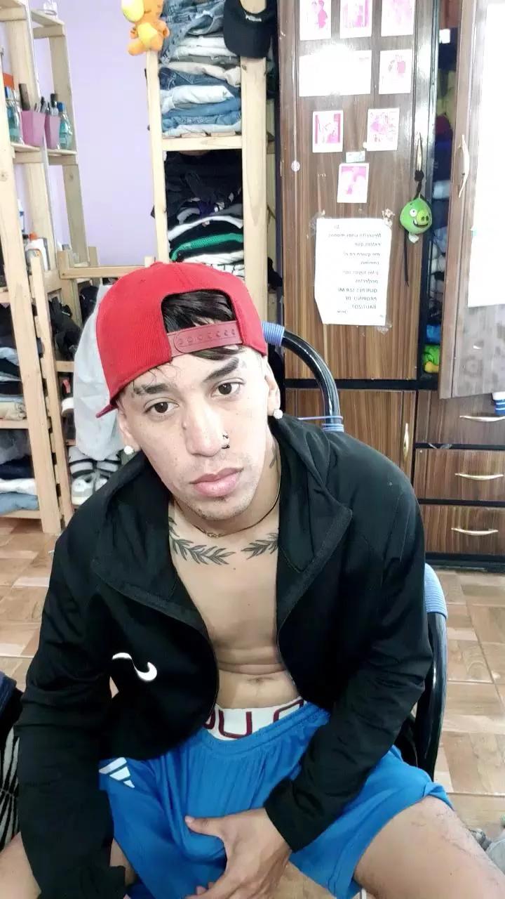 Alegoku1 on Cam4 