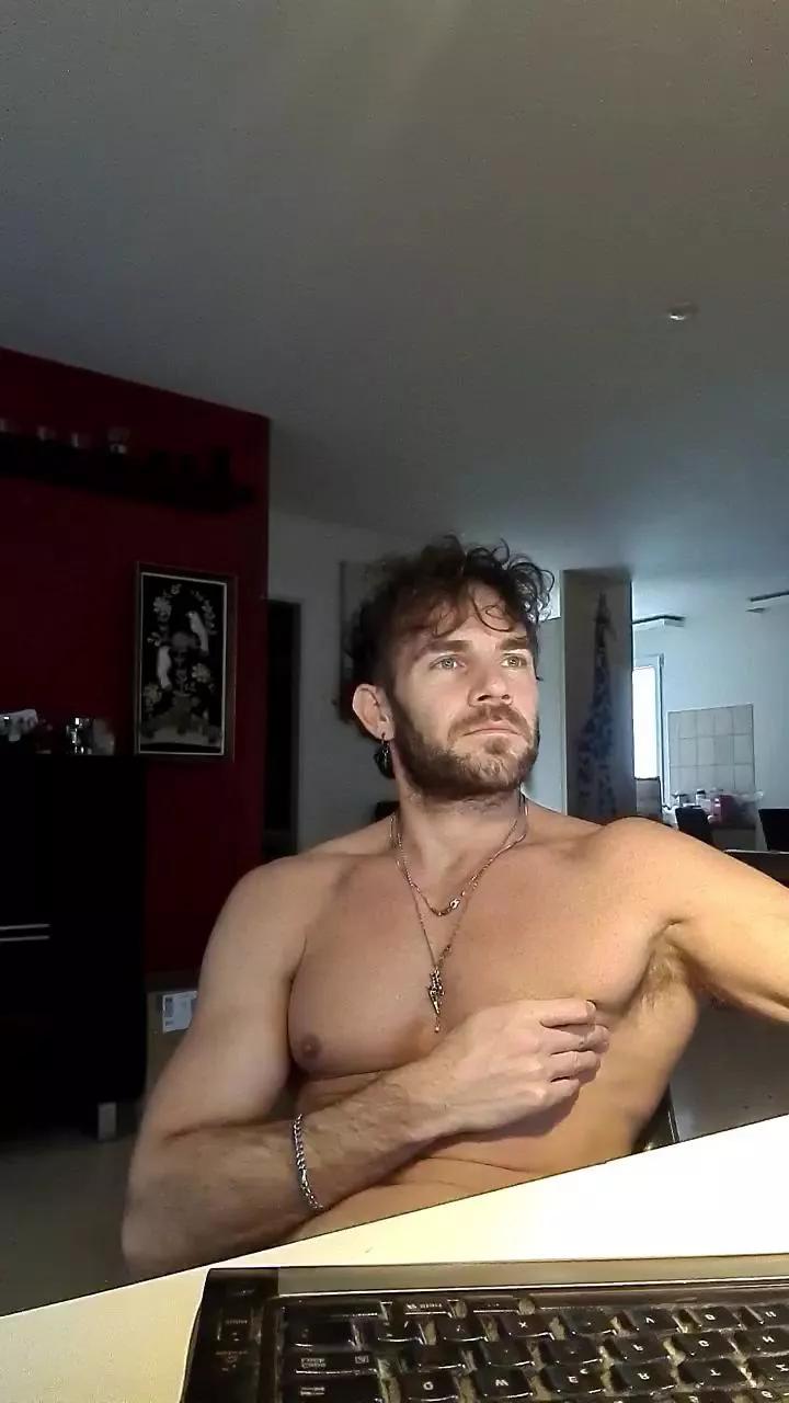 ALPHA_HUNK on Cam4 