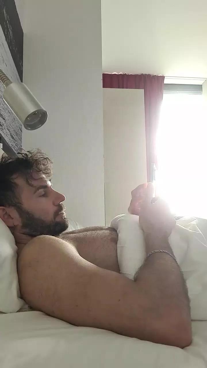 ALPHA_HUNK on Cam4 