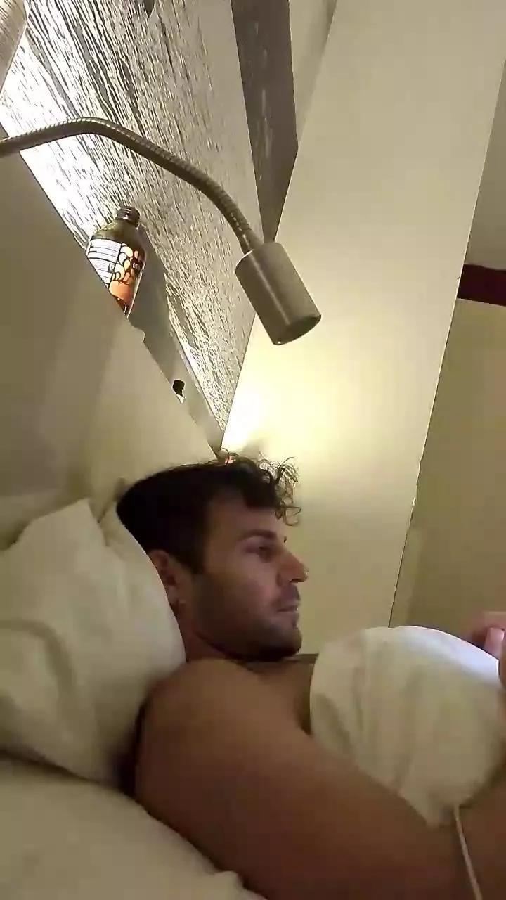 ALPHA_HUNK on Cam4 