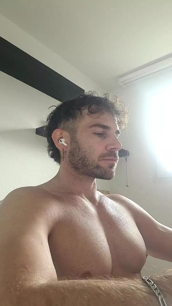 ALPHA_HUNK on Cam4 