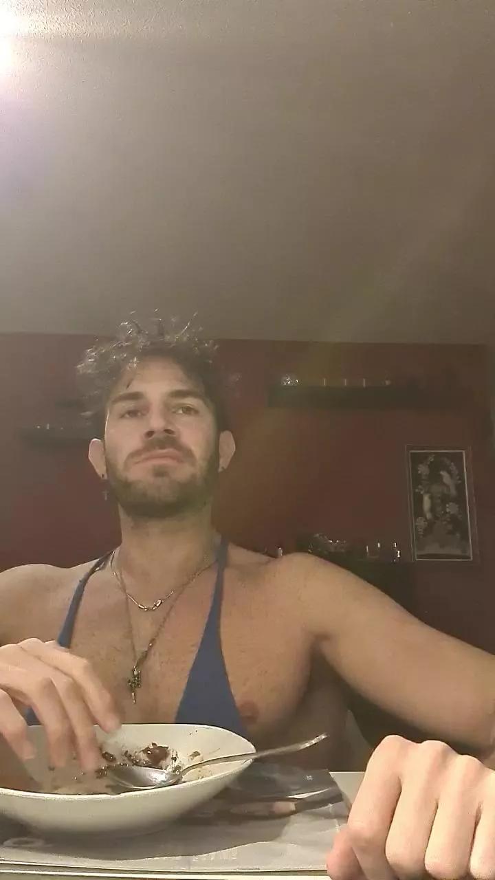 ALPHA_HUNK on Cam4 