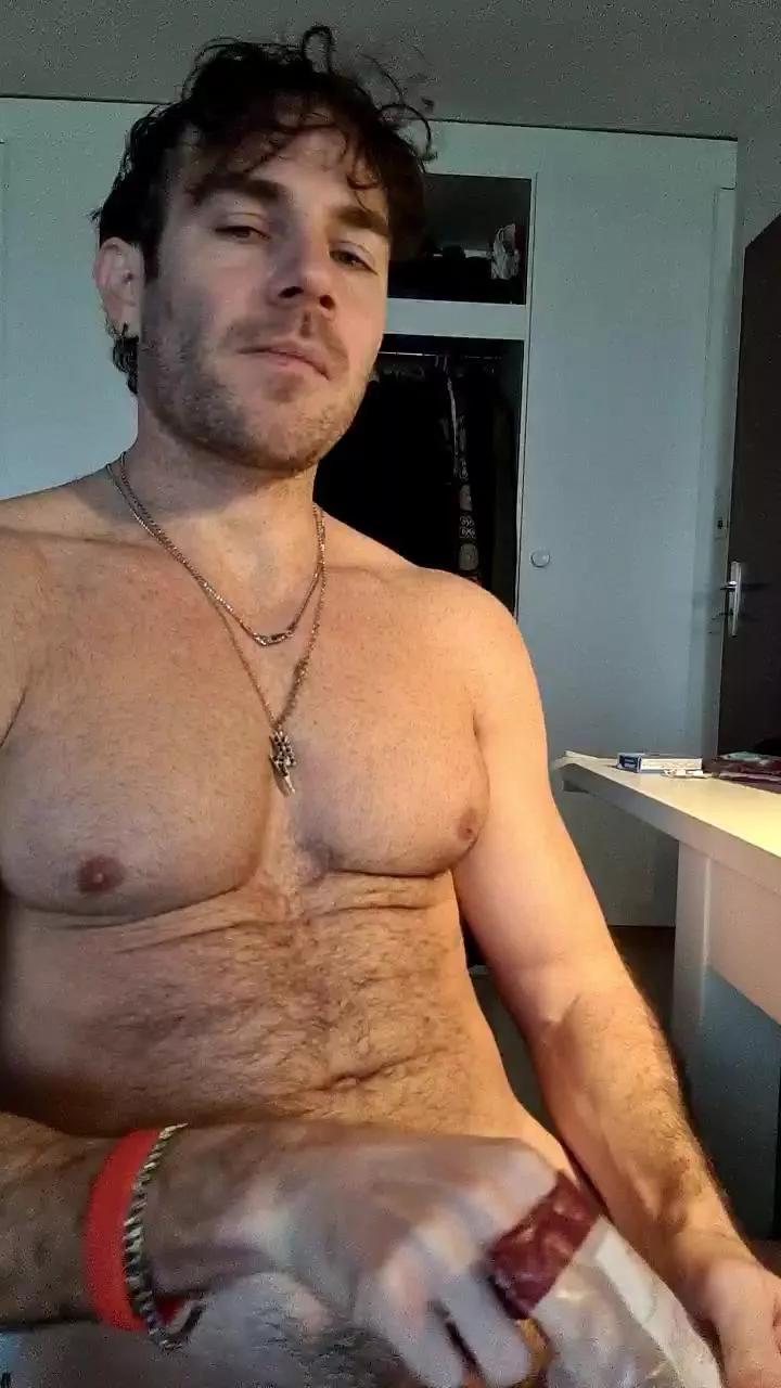 ALPHA_HUNK on Cam4 