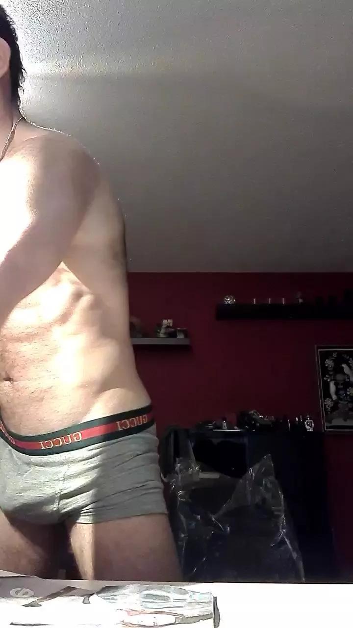 ALPHA_HUNK on Cam4 