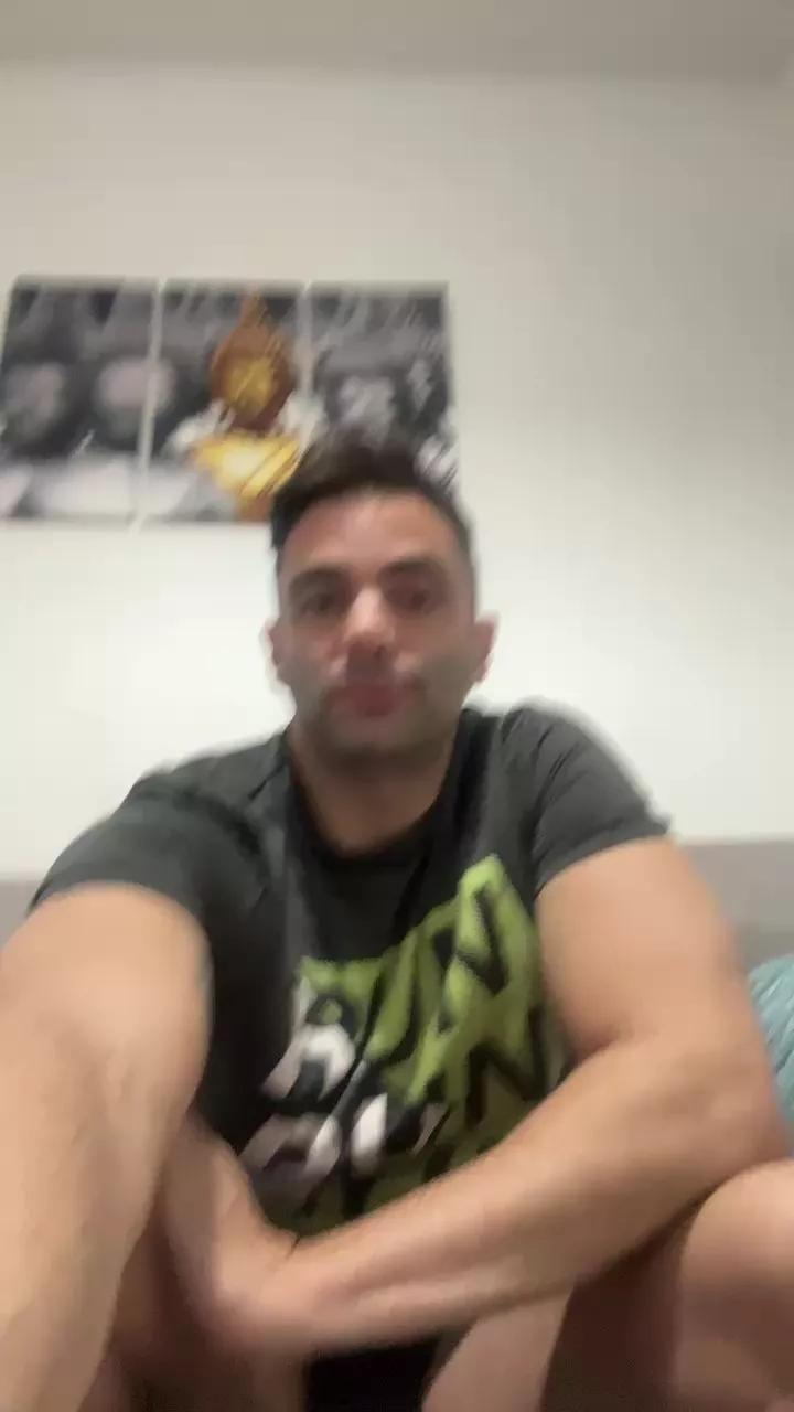Apolomaxx on Cam4 