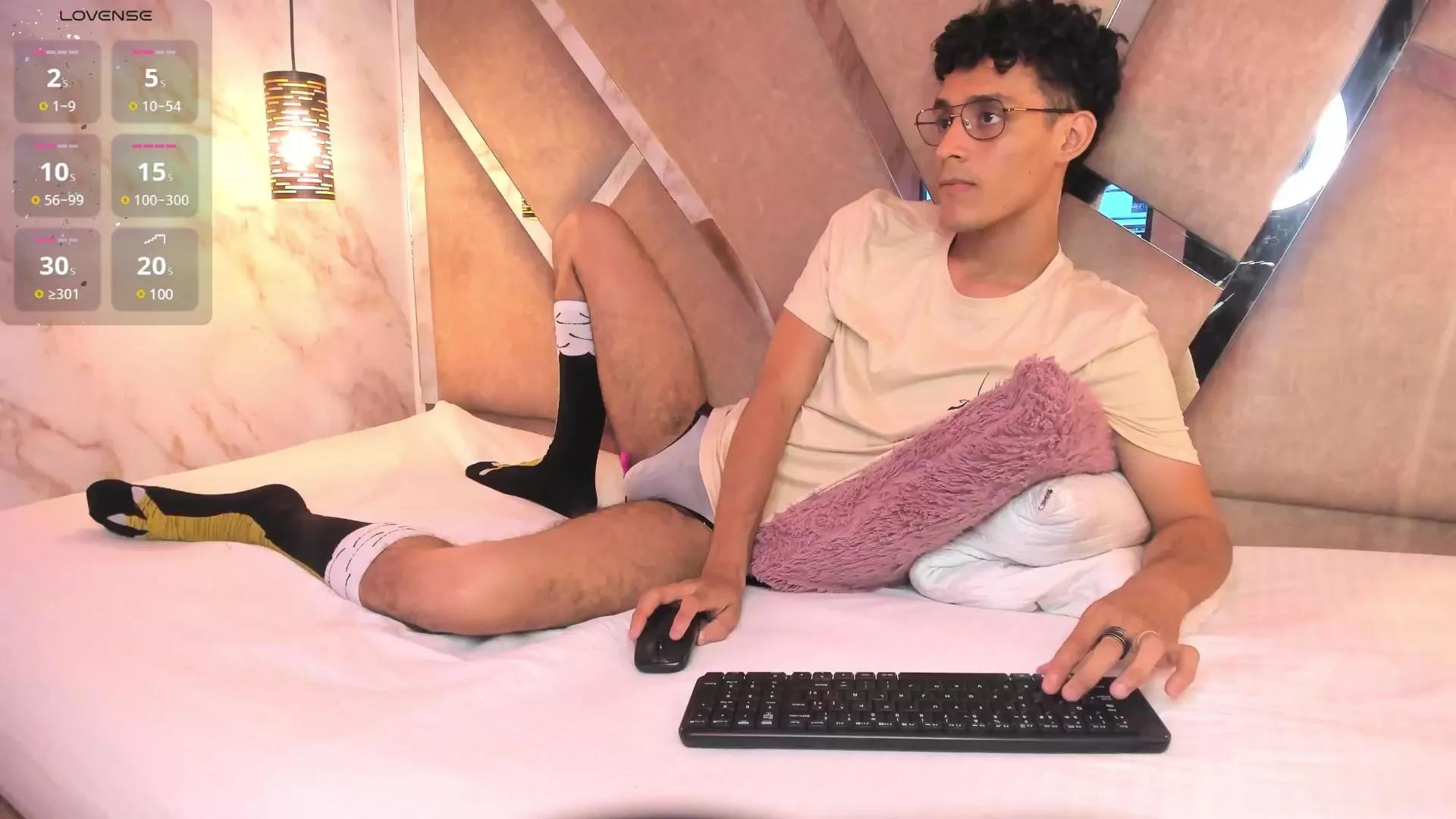 AxelFoul_ on Cam4 