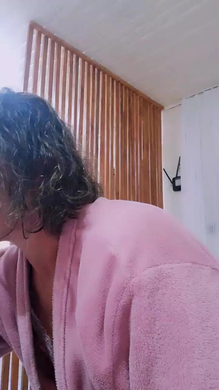 Bellaju on Cam4 