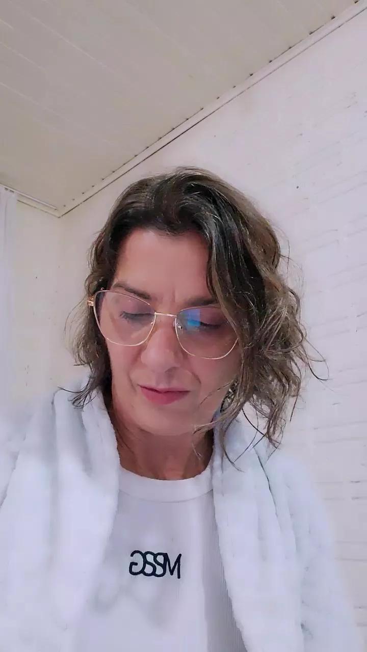 Bellaju on Cam4 