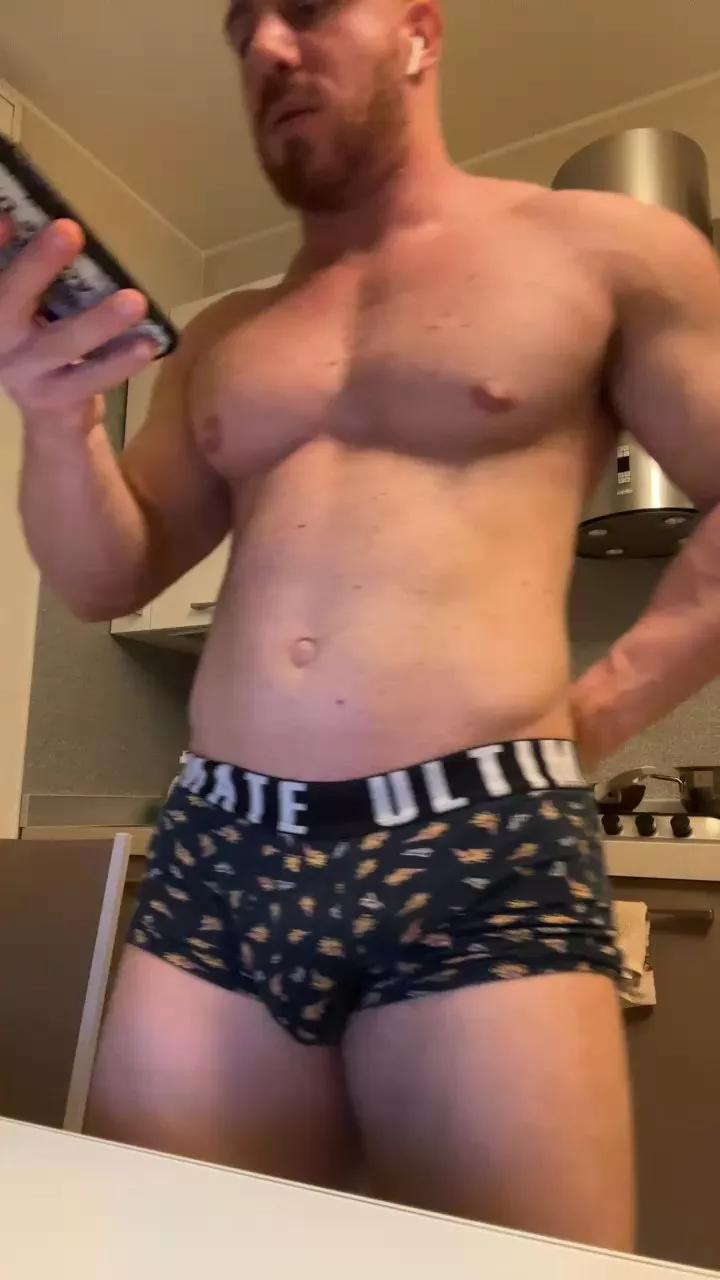 Bigwhitebull on Cam4 