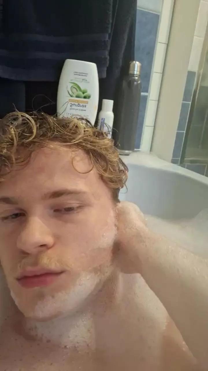 blondyguyyy on Cam4 