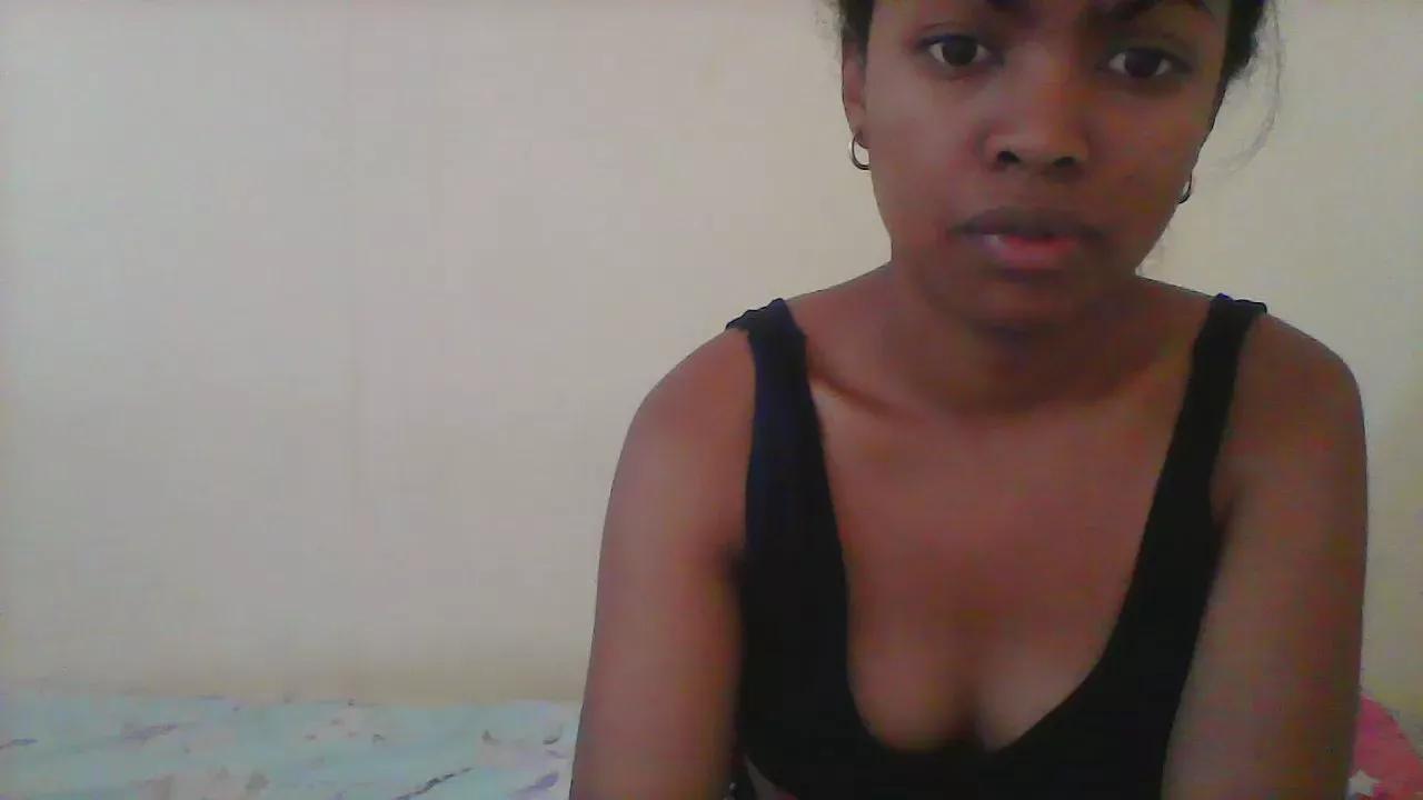 Candia00 on Cam4 
