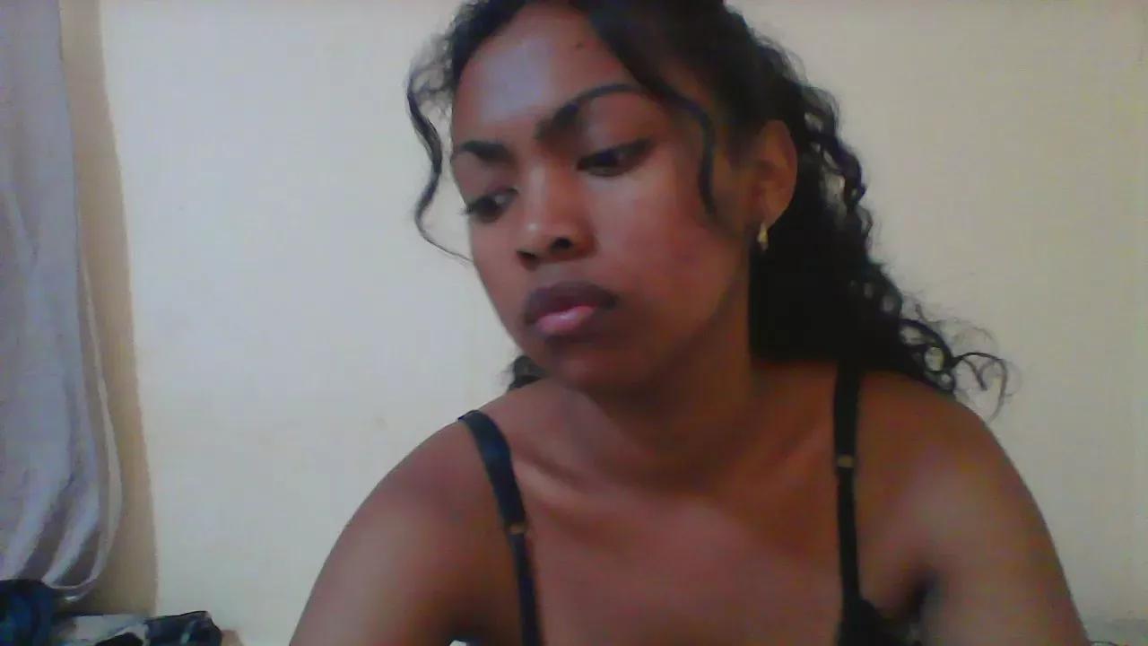 Candia00 on Cam4 