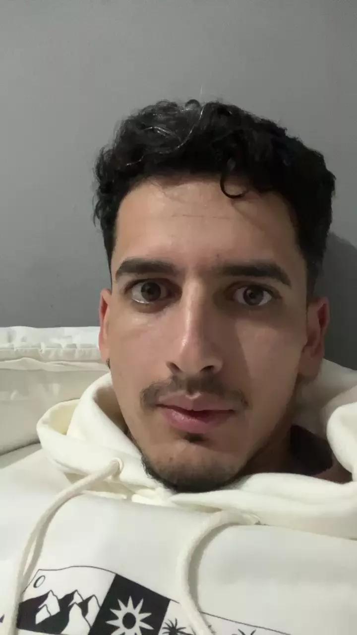 Carloshottx on Cam4 