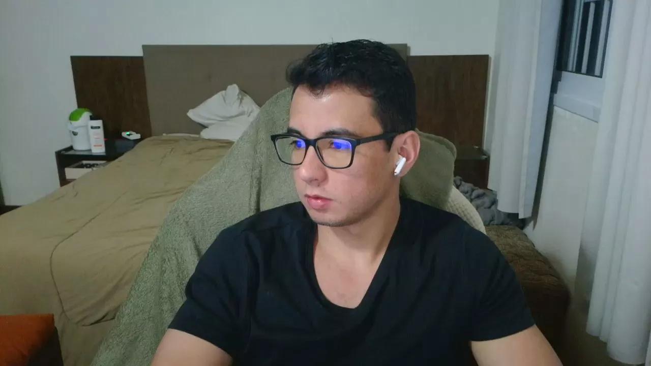 carloskom on Cam4 