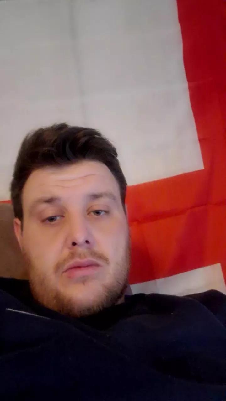 Chavbear on Cam4 
