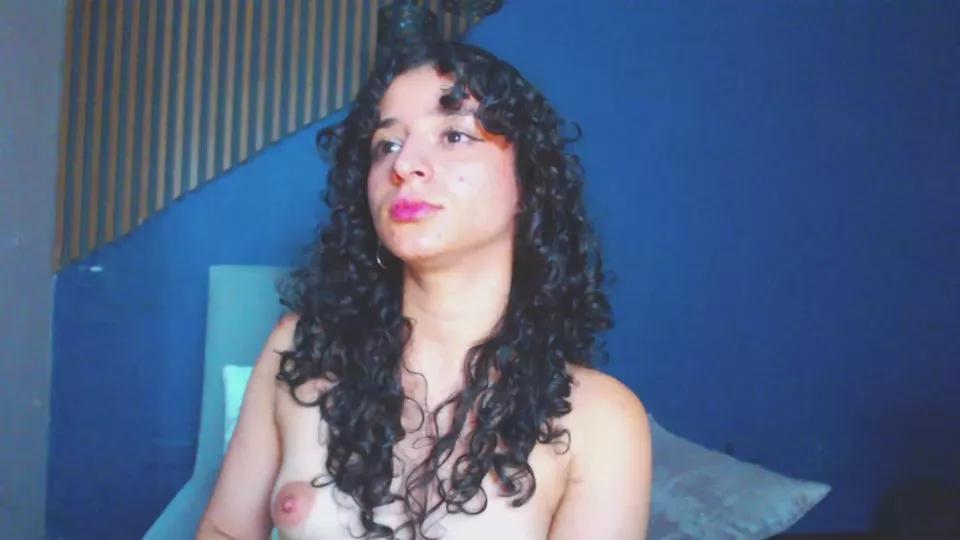 chritieDoutzen on Cam4 
