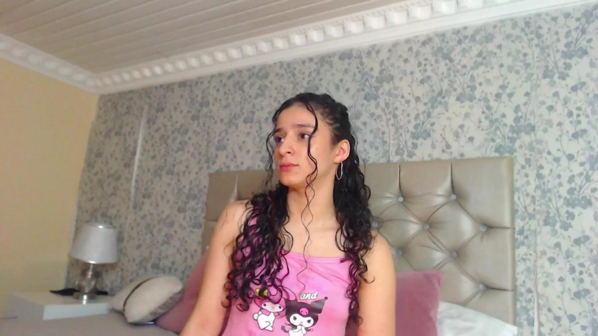 chritieDoutzen on Cam4 