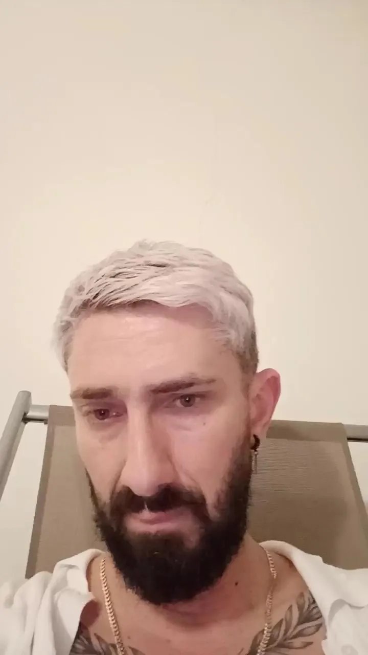 Offline Css85 on Cam4