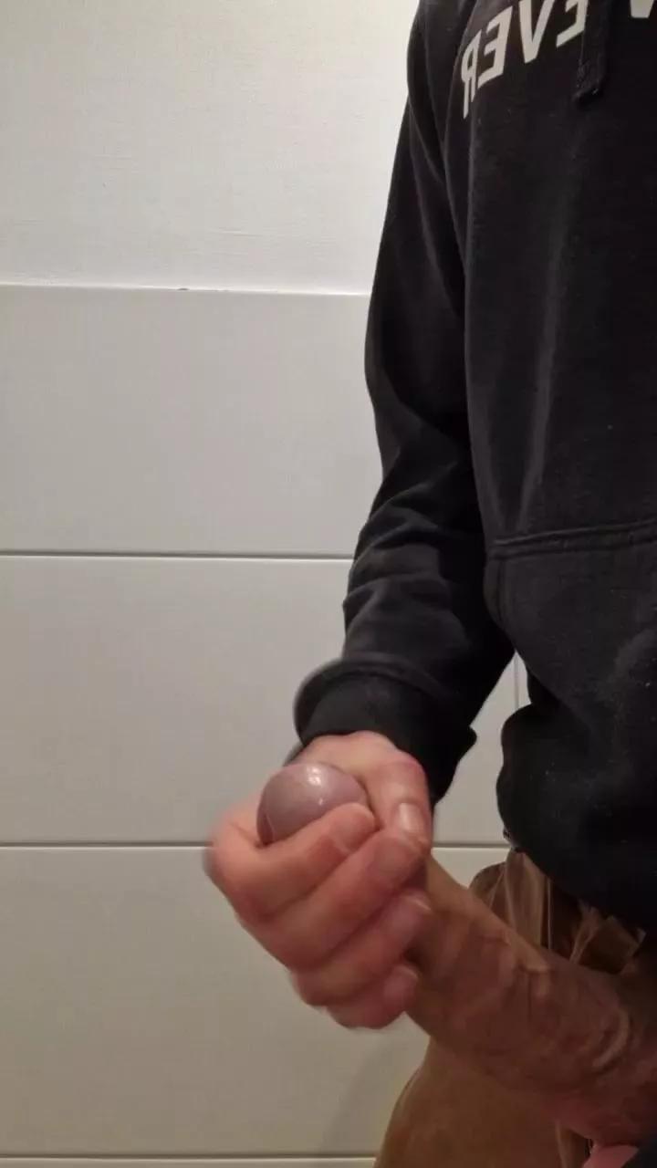 Cumhardboy03 on Cam4 
