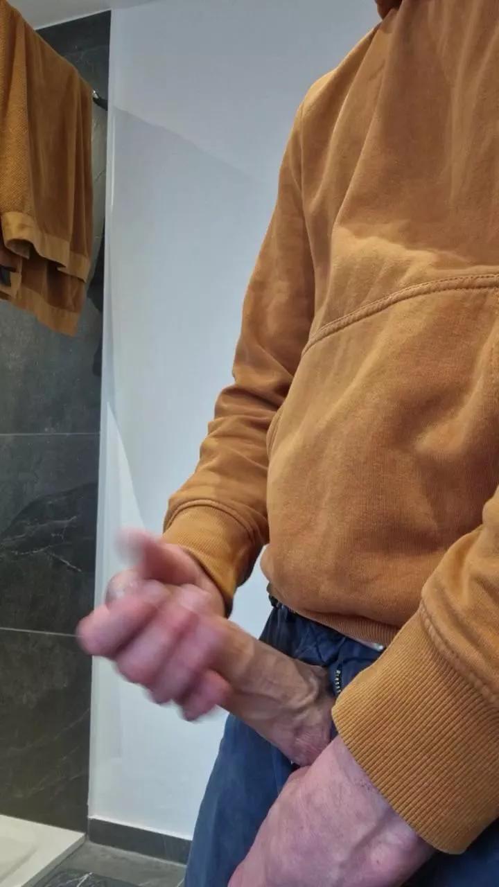 Cumhardboy03 on Cam4 