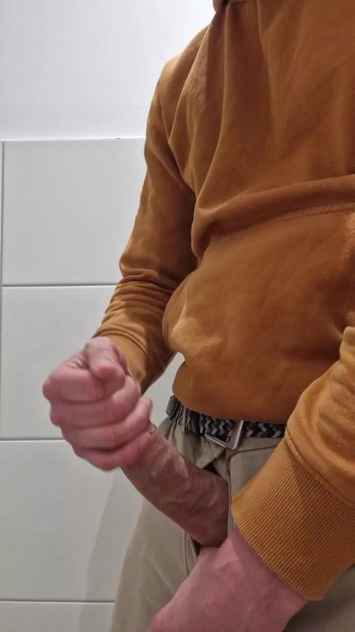 Cumhardboy03 on Cam4 