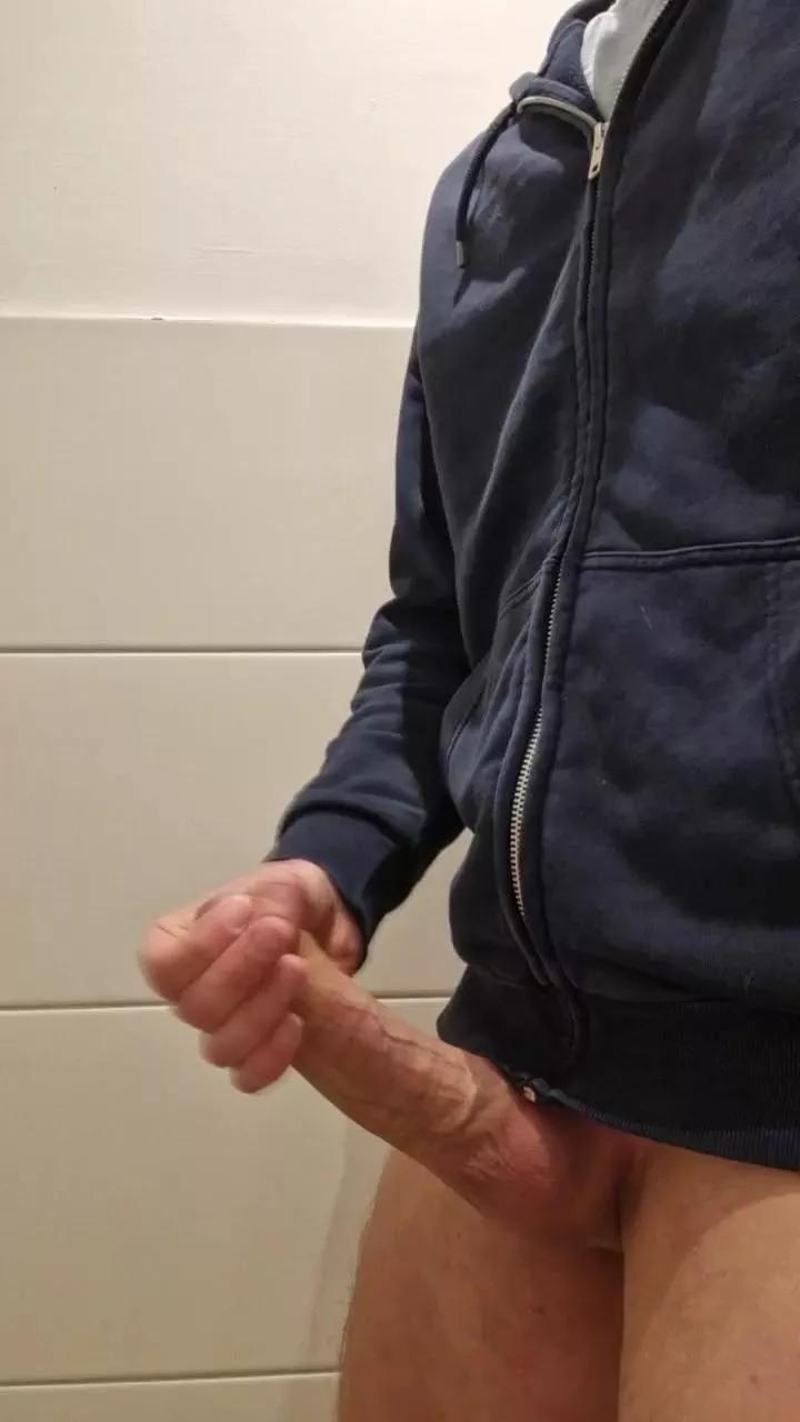 Cumhardboy03 on Cam4 