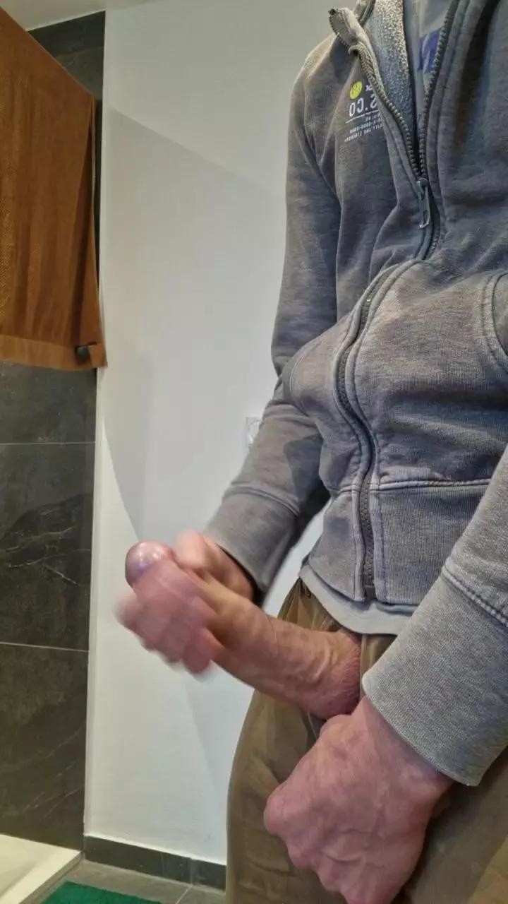 Cumhardboy03 on Cam4 