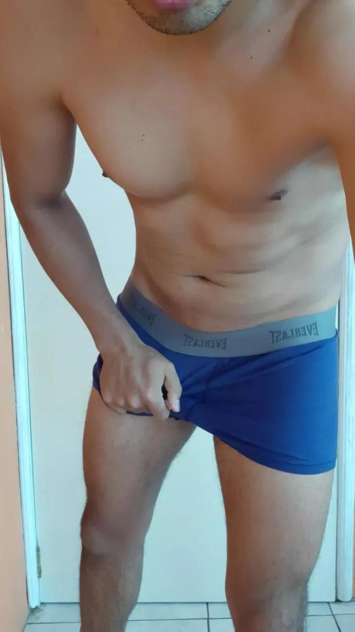 Curlyguyxxx on Cam4 